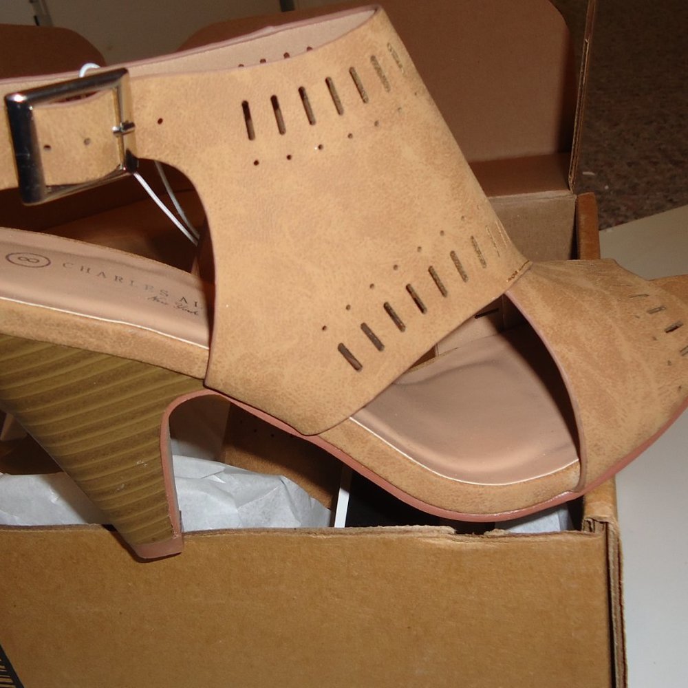 Vegan  Leather Booties NEW - Picture 3 of 15